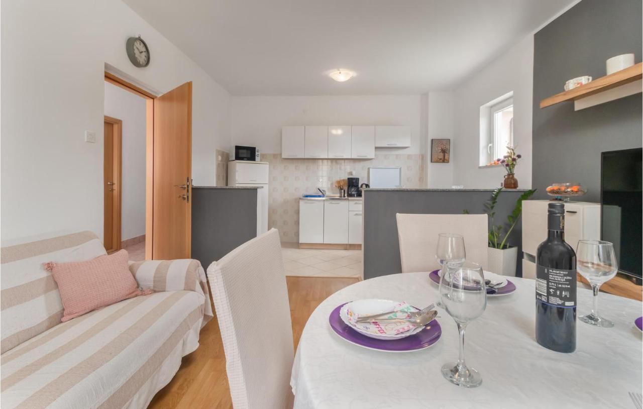 2 Bedroom Stunning Apartment In Novi Vinodolski Exterior photo