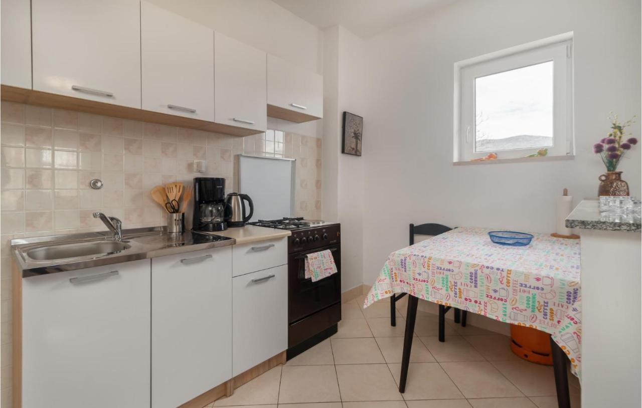 2 Bedroom Stunning Apartment In Novi Vinodolski Exterior photo